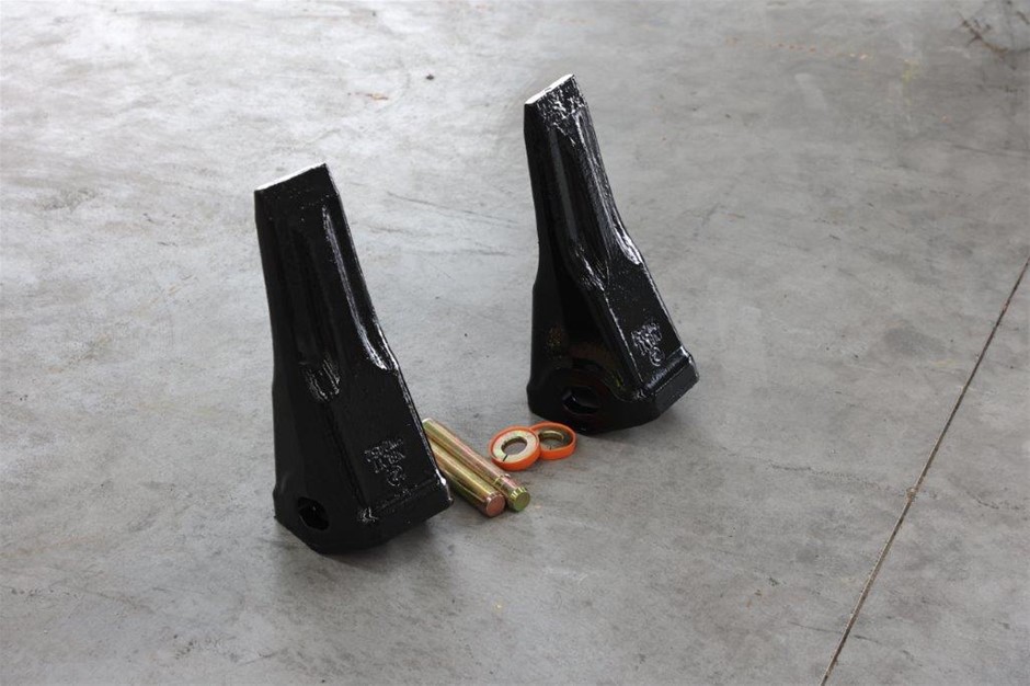Unused 2026 LYALS 9W2452 Bucket Teeth