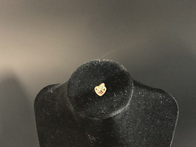 1 X Stamped 9ct Yellow Gold, Coloured Gem Set Heart Pendant