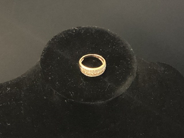 1 X Stamped 9ct Yellow Gold, Diamond Set Band Ring