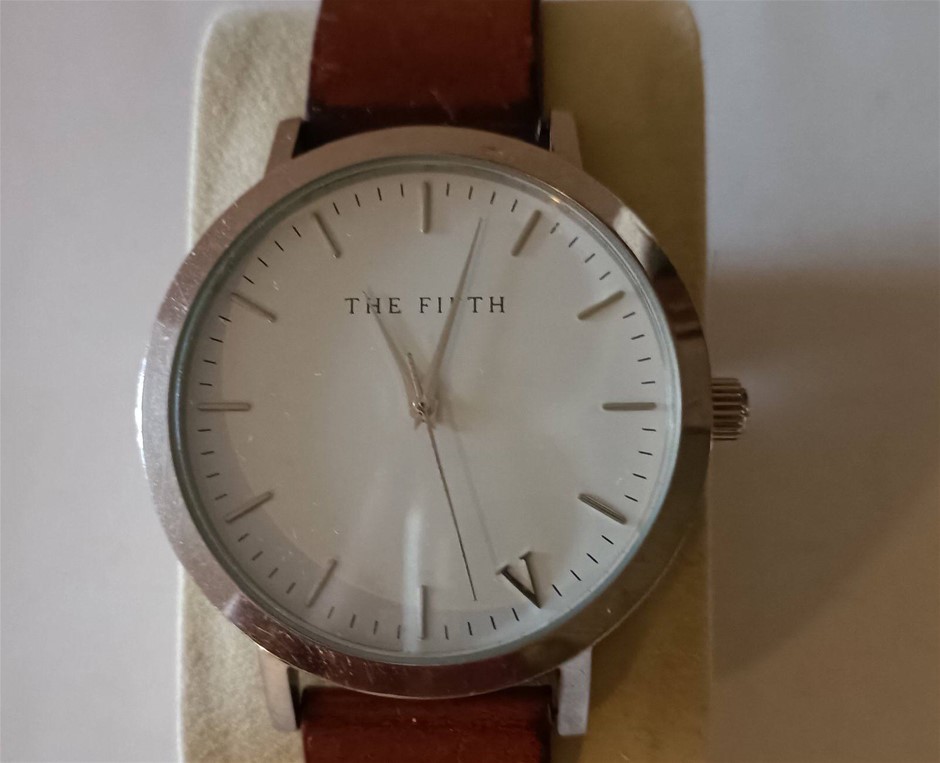 The Fifth Men's Watch . Used