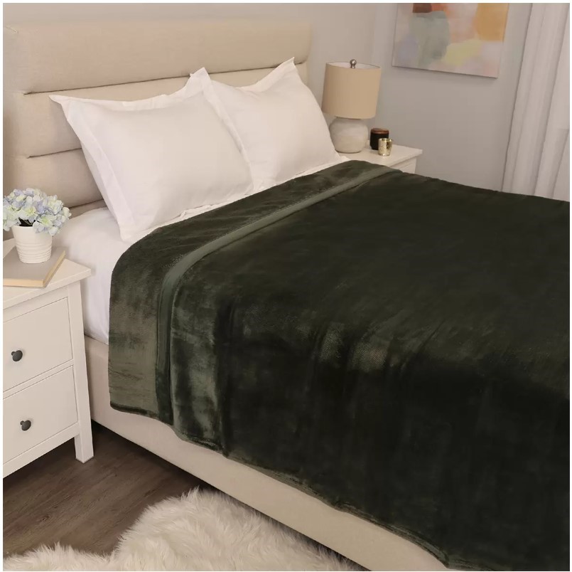 KIRKLAND SIGNATURE Plush Blanket Thyme, Size Queen. NB: Not in original pac