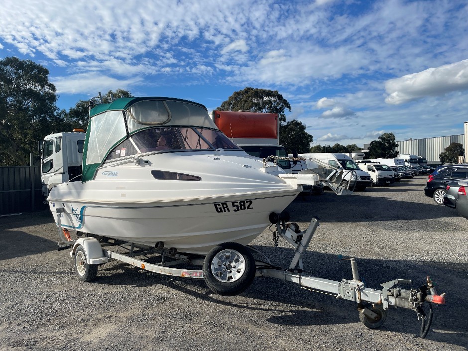 <p>2002 Haines Hunter 470 Breeze</p>