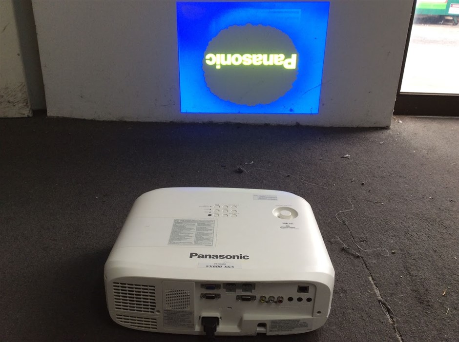Panasonic PT-VX600 LCD Projector