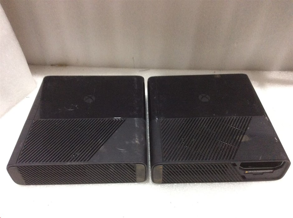 Microsoft 1538 Xbox 360 E Console