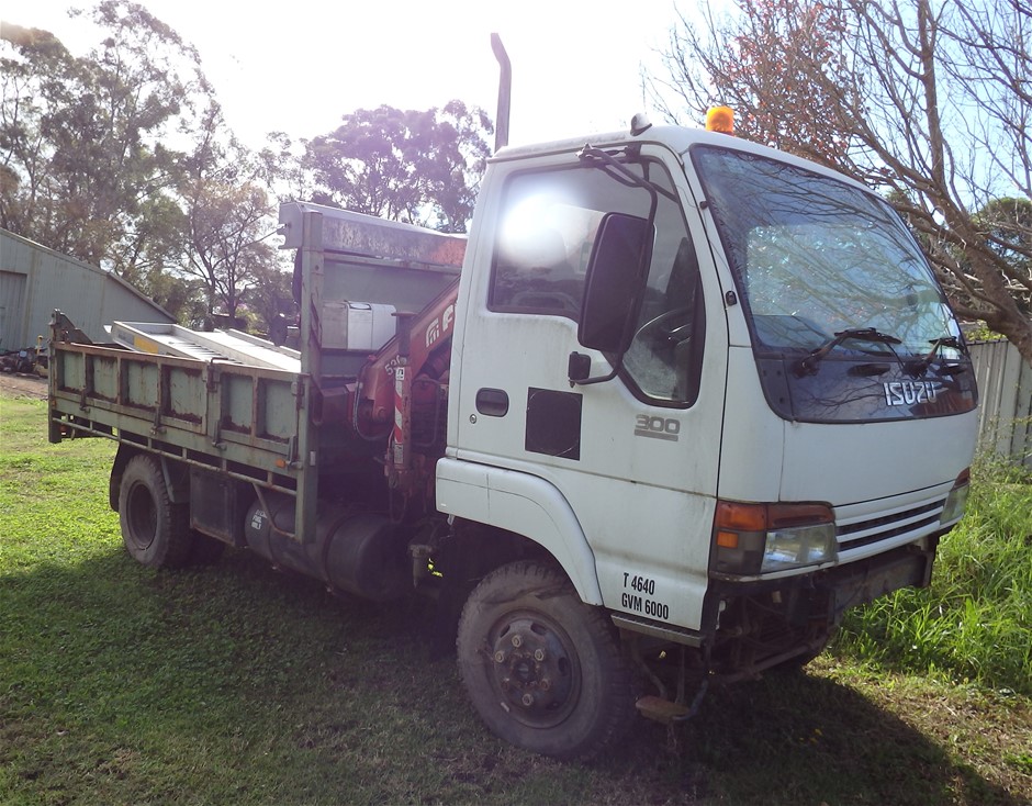 09/2001 Isuzu NPS 300 4WD Tipper with Ferrari 530 Hiab Crane