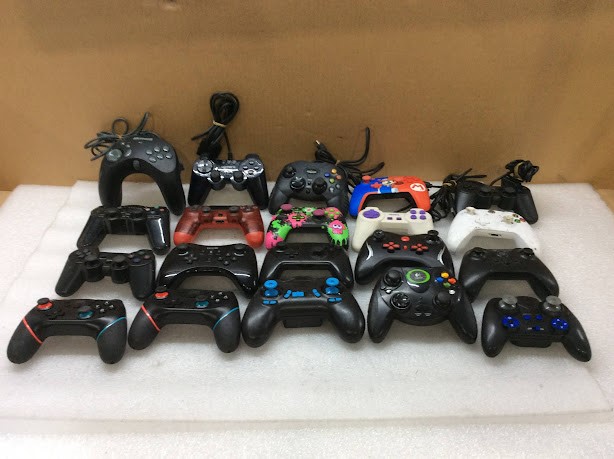 Nintendo/Microsoft Mixed Brand and Model Gamepads (Lot of 20)