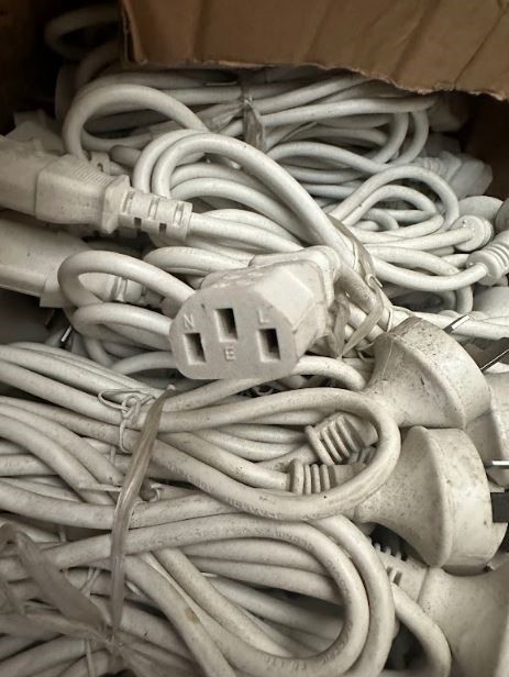CLOSING DOWN SALE: Large quanitty of Computer Power Cable