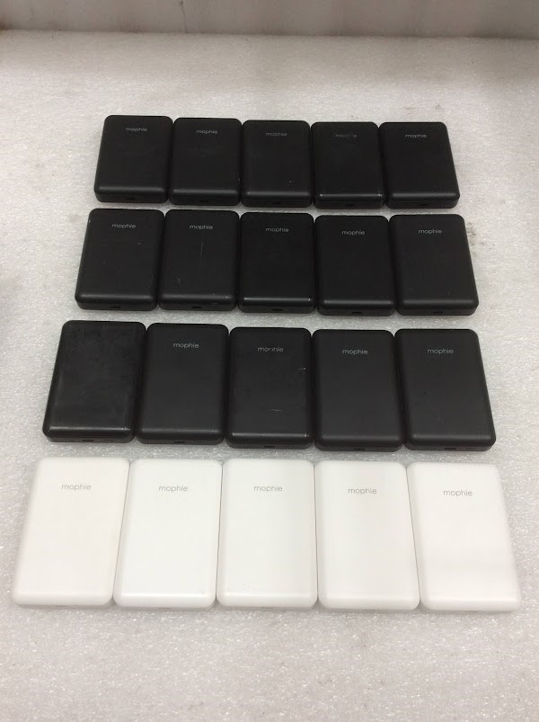 0021-2584379 · Mophie SNP-ESS-PS-10K Mixed Model Power Banks (Lot of 20)