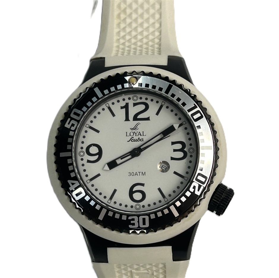 Loyal Suba 30ATM wristwatch featuring a bold 50mm