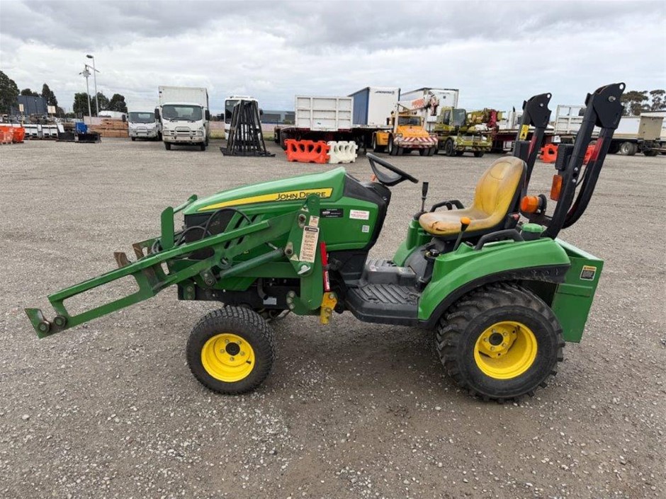 John Deere 1023E Tractor