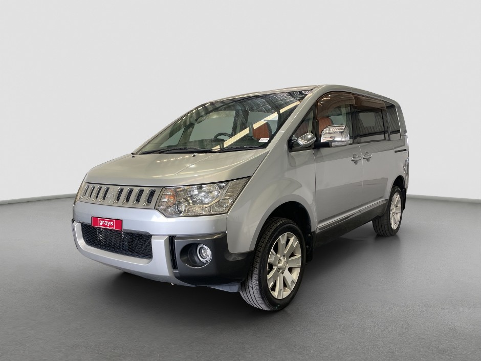 IMPORT 2011 Mitsubishi Delica AWD Petrol (RWC 12.06)