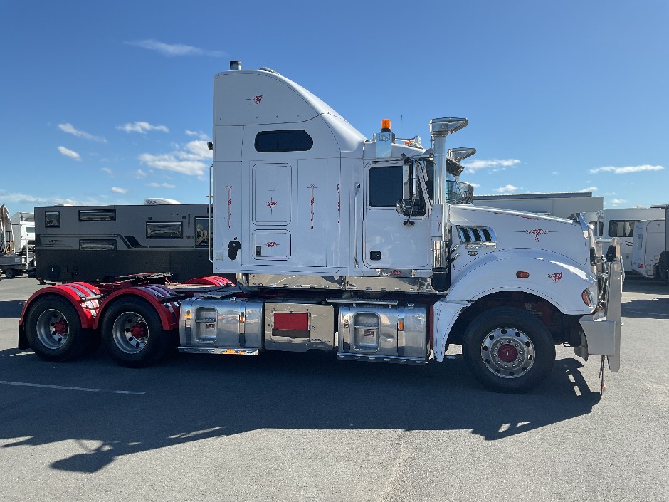 <p>2017 Mack CLXT 6x4 Prime Mover</p>