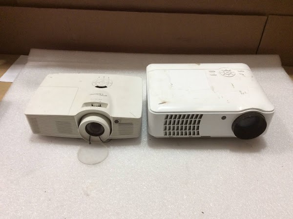 0031-2584423 · Optoma VDHDSKDArbee&Unknown Brand FR-S84 Projector (Lot of 2)