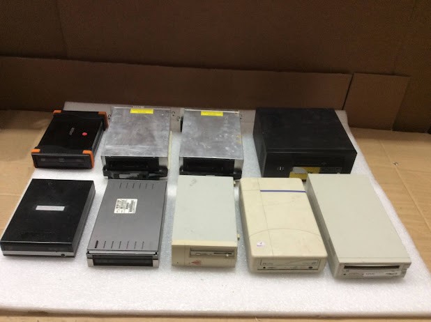 Dell 8-00492-01 IBM LTO4 Tape Drive&Yamaha CDR400tx CD Recorder (Lot of 9)