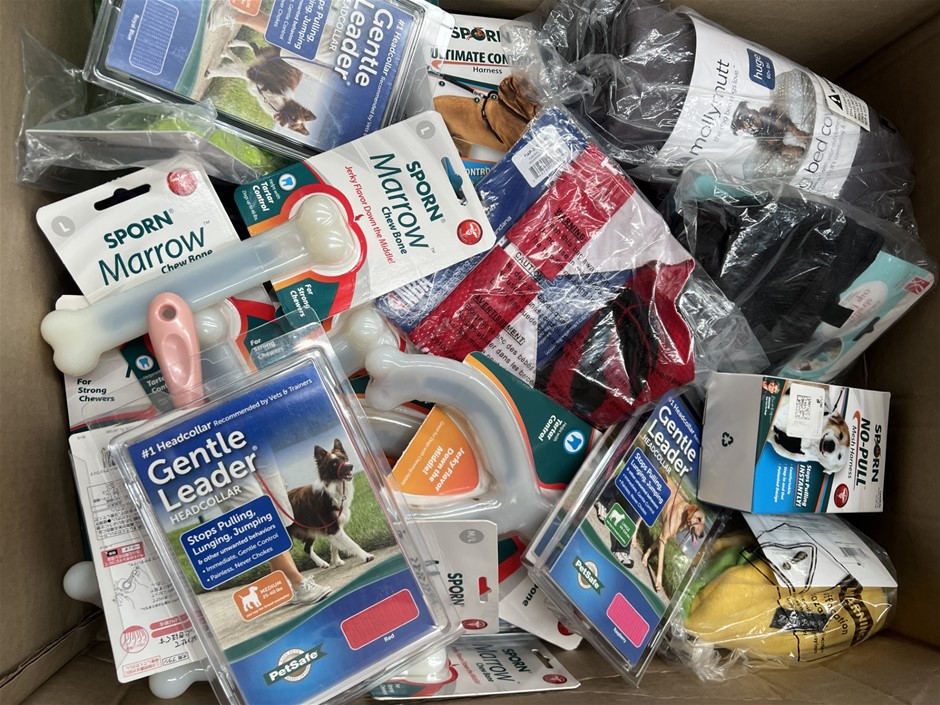 30 x ASSORTED DOG PRODUCTS; Incl. Chew Bones, Toys, Brush, Harnesses, Leash