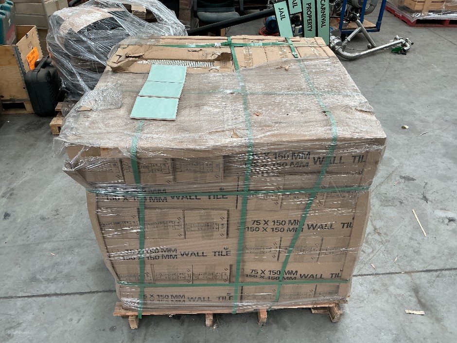 1 x Pallet Green Wall Tiles