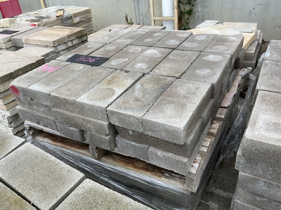 <p>Pallet of Concrete Pavers</p>