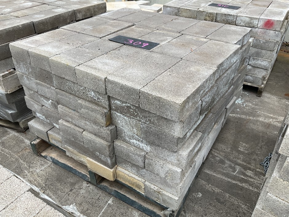 <p>Pallet of Concrete Pavers</p>