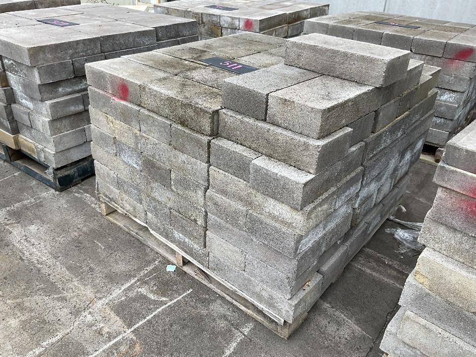 <p>Pallet of Concrete Pavers</p>