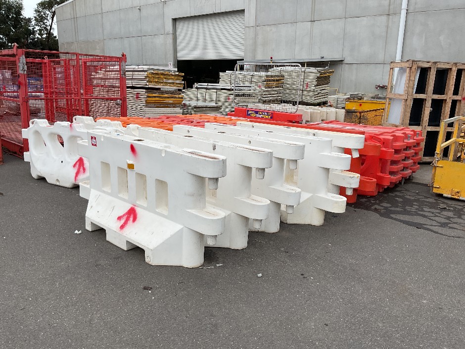 <p>QTY Water Filled Road Barriers</p>