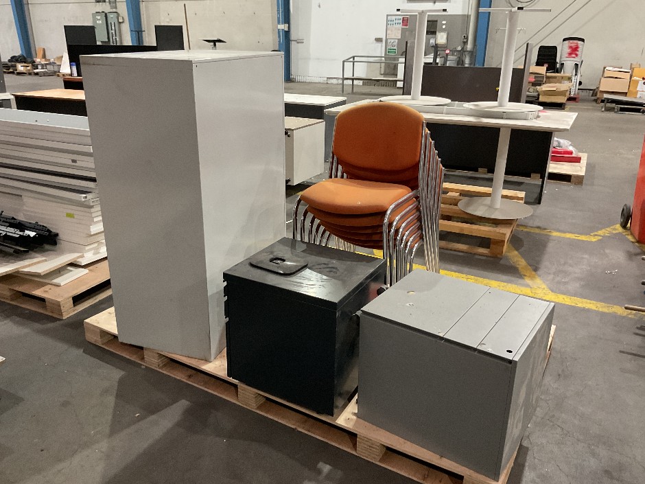 6x Chairs, 2x Filing Cabinets & 1x Storage Cabinet