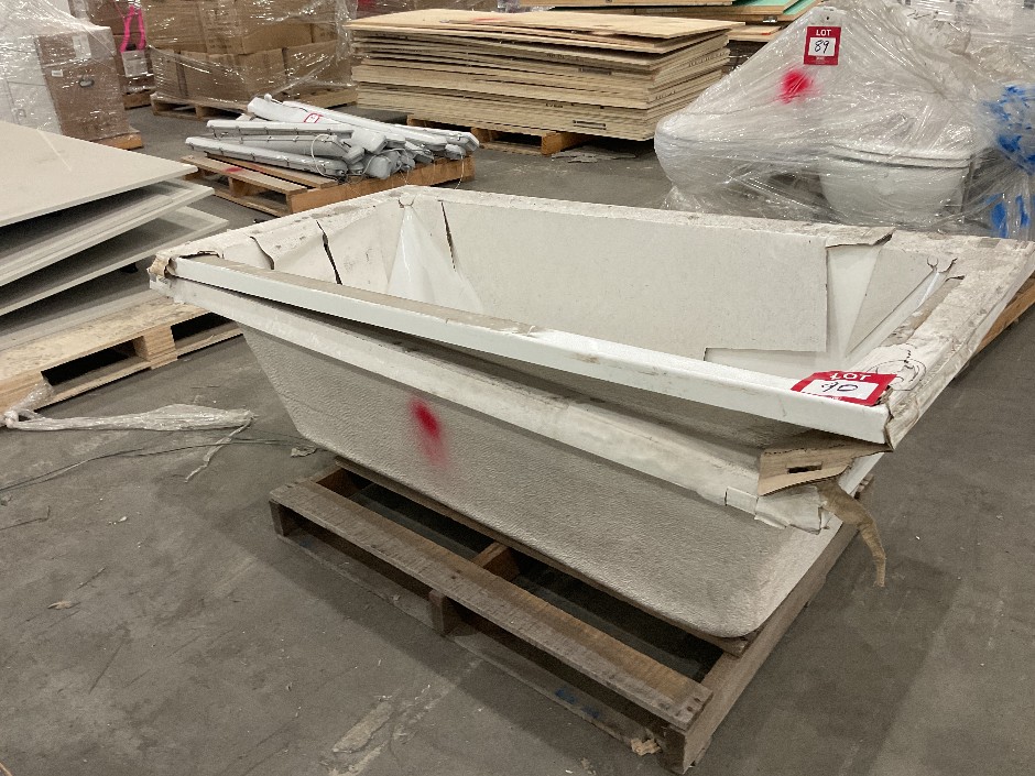 2x Bath Tubs