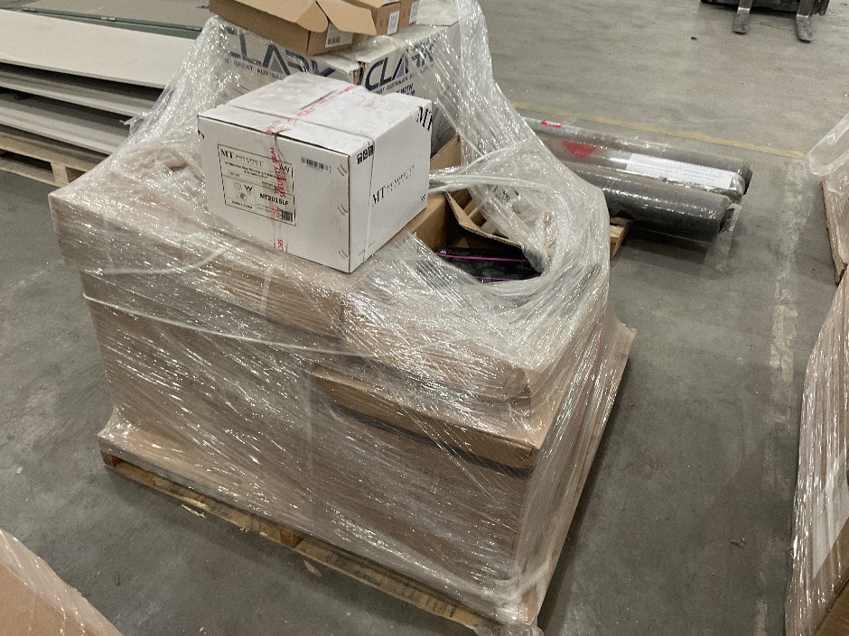 <p>Pallet of Assorted Laundry & Bathroom Fixtures</p>