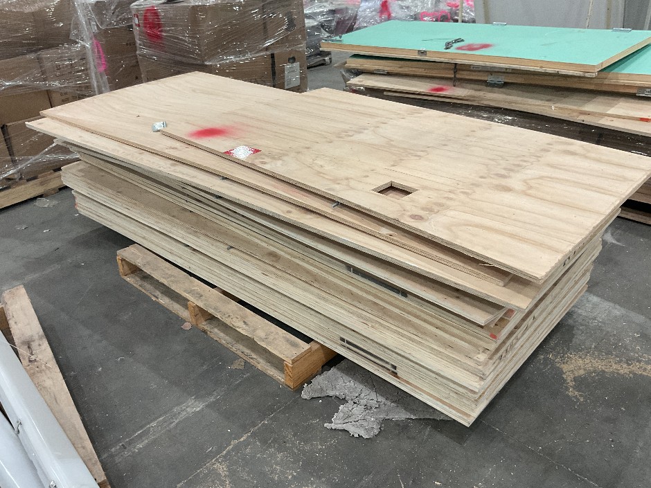 Pallet of Assorted Timber Partition Boards with Hinges & Gate Latches</p