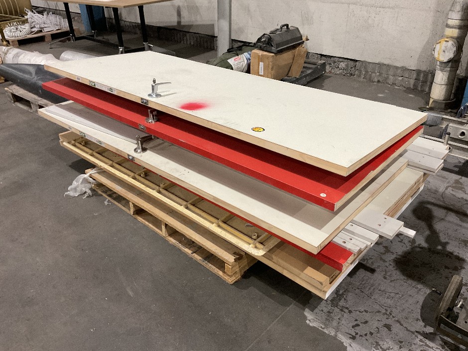 <p>Pallet Of Assorted Doors</p>