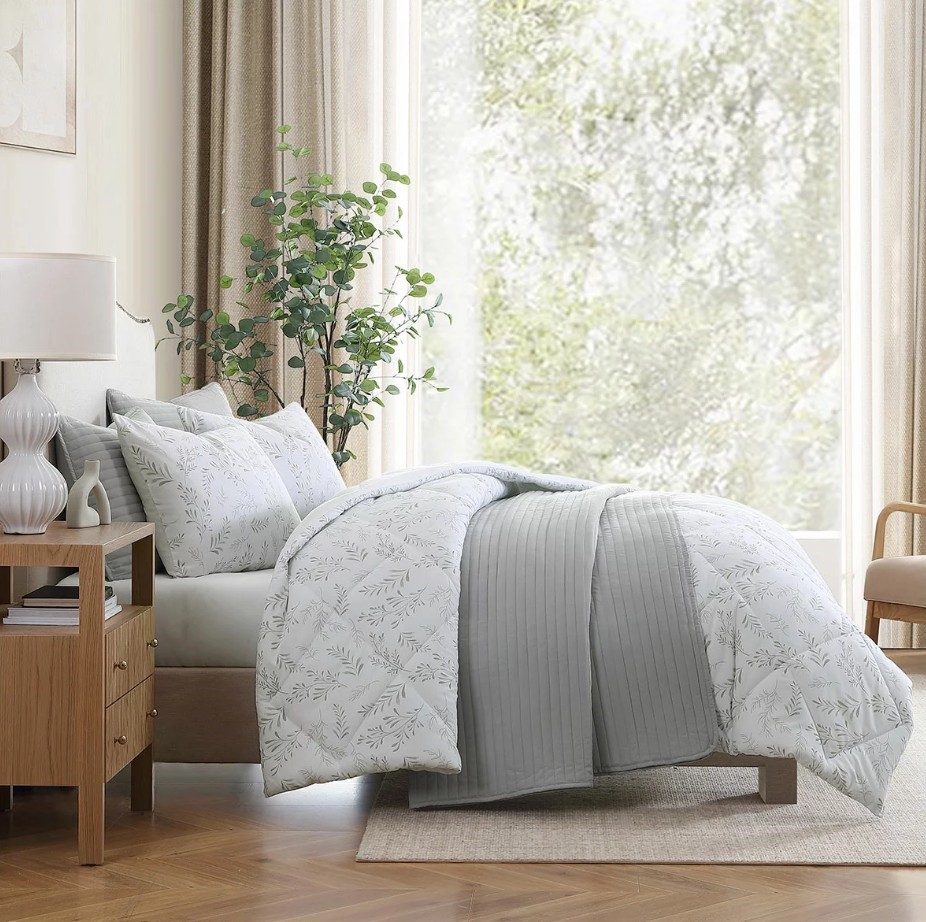 JENNIFER ADAMS Comforter Set Queen 6 Piece Set, Ira Green.