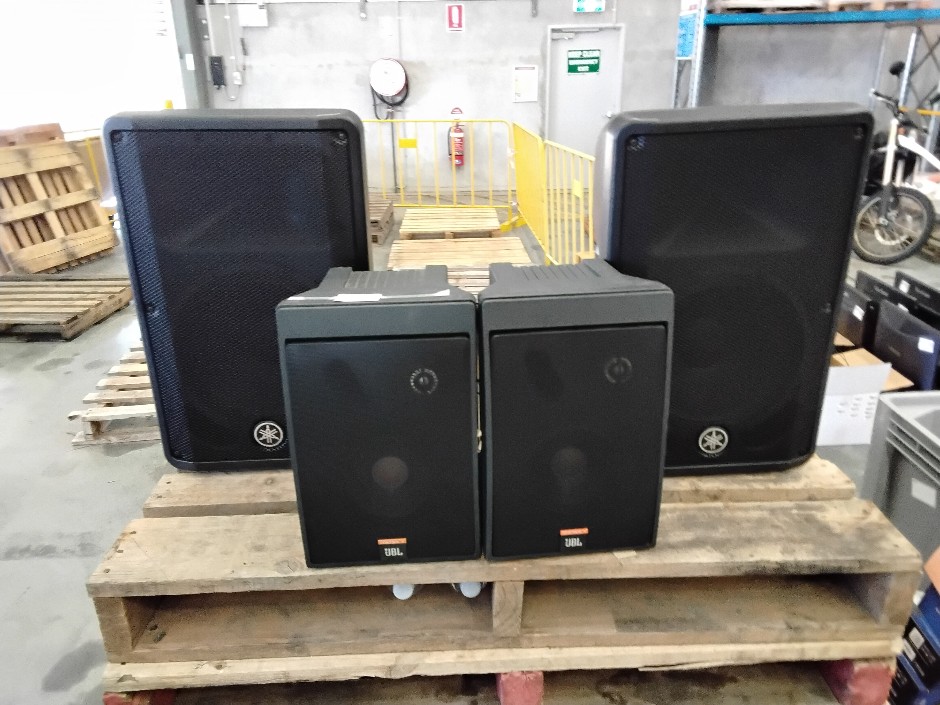 Mixed large speakers