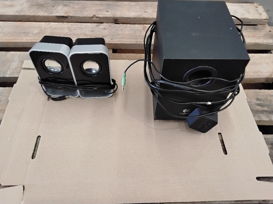 Logitech LS21 speakers and sub