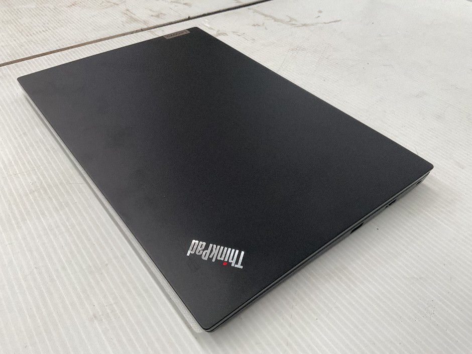 <p>Lenovo Thinkpad E15 Gen 2 Laptop</p>
