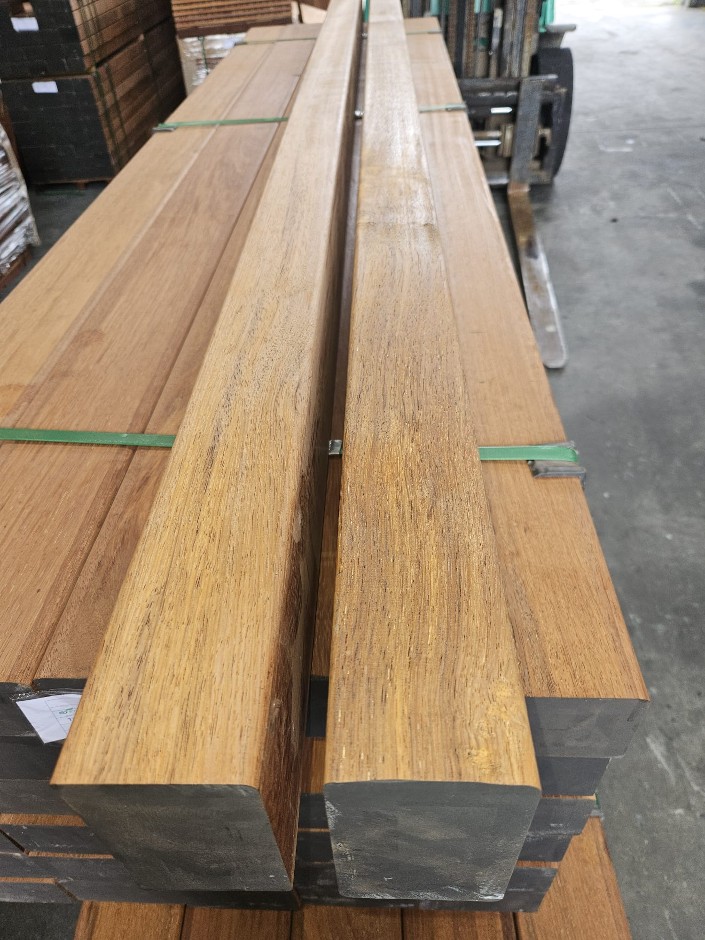 <p>2x  Merbau Fence Post FJL 125x75 at 2.4m</p>