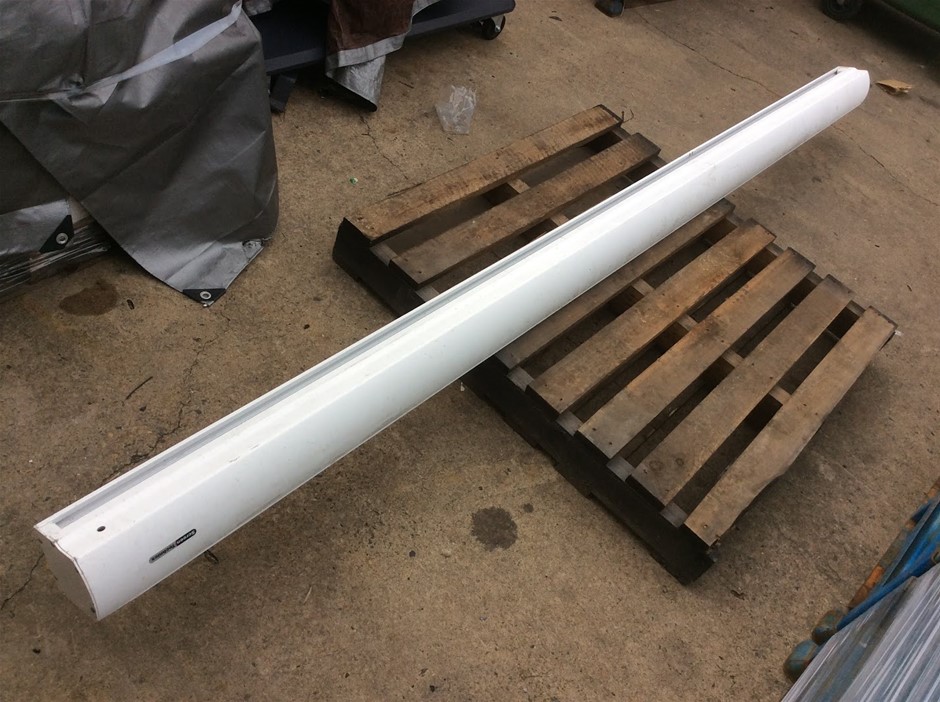 0001-2584513 · Screen Technics Projector Screen
