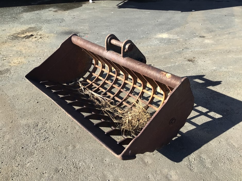 Skeleton Bucket Attachment