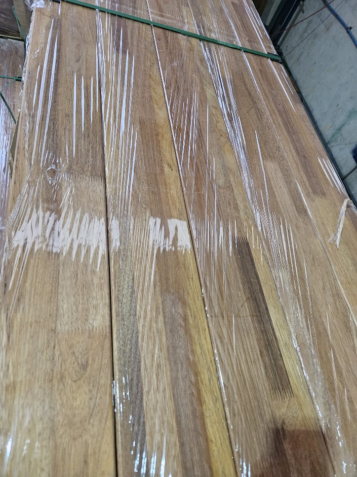 <p>Merbau FJL Post 140x140 at 3m</p>
