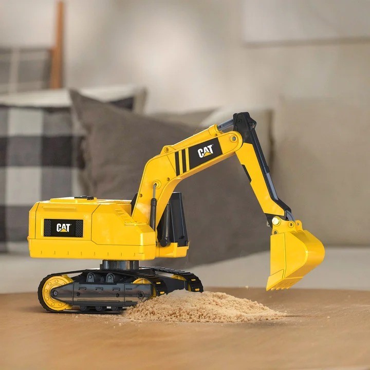 CAT Massive Mover RC Steel Excavator. NB: Condition unknown & not in origin