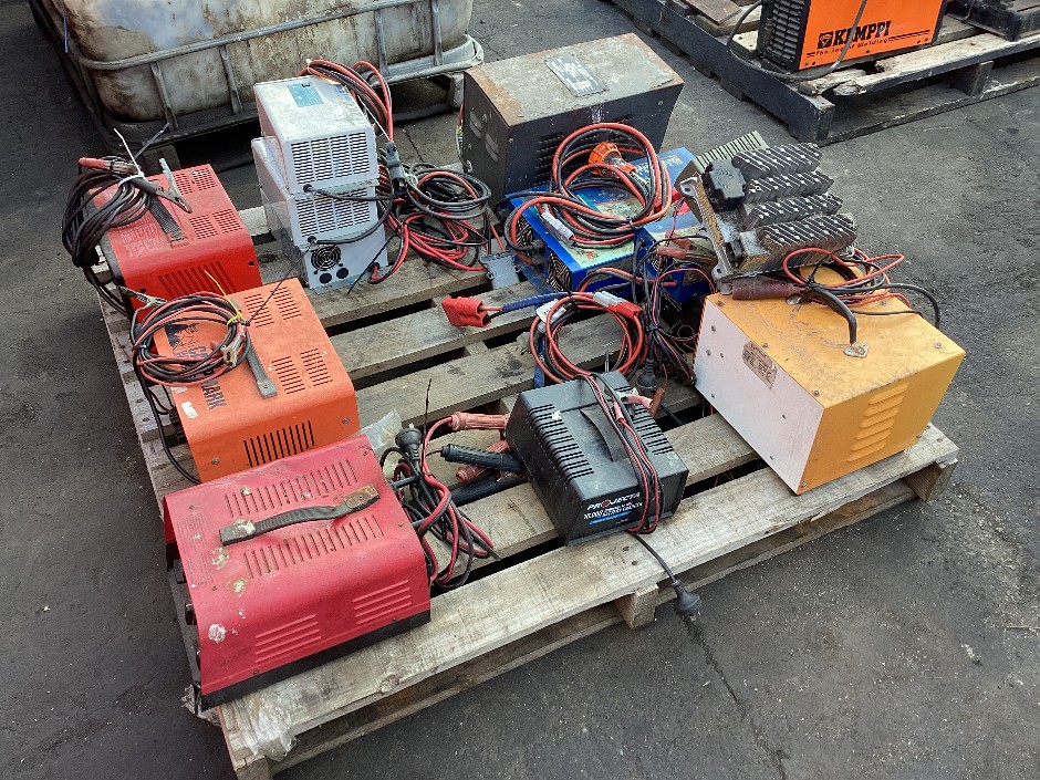 <p>Qty of Battery Chargers</p>