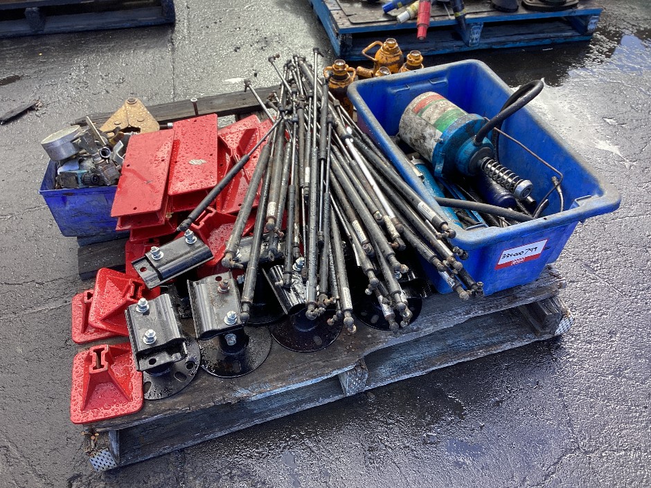 <p>Jacks, Plates and Gas Struts</p>