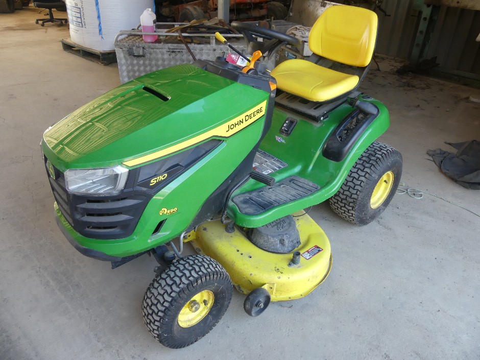 John Deere S110 Ride On Mower (50 Hours Use)