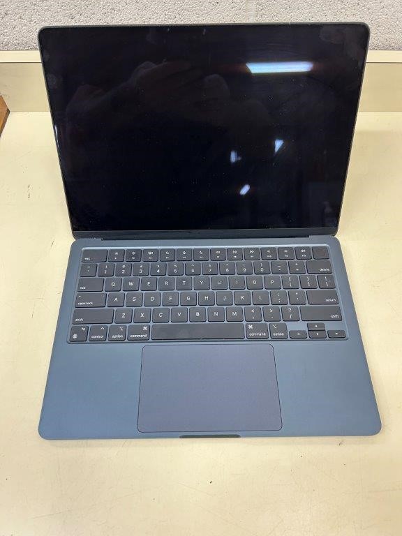 APPLE A2681 13.6 inch MacBook Air