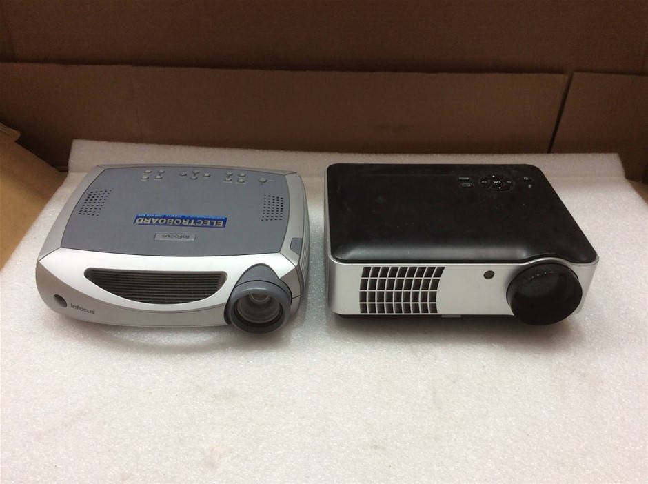 Mixed Signify HD LED Projector and InFocus LP650 Projectors (Lot of 2)