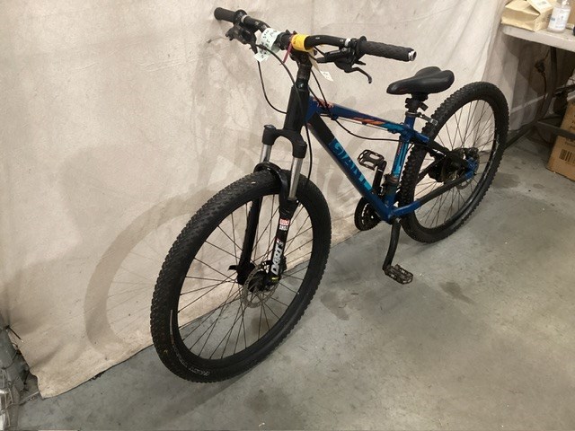 <p>Giant Mountain Bike </p>