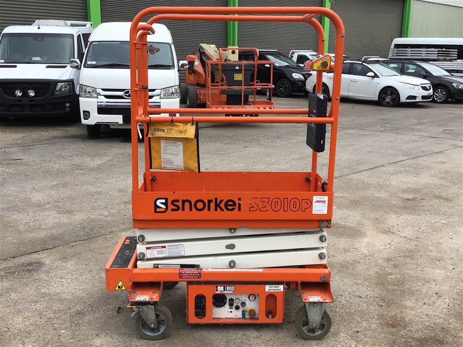 <p>2016 Snorkel S3010P Scissor Lift</p>