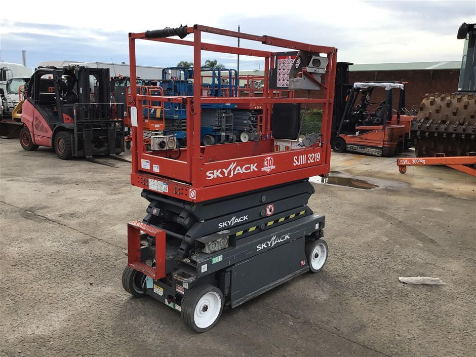 <p>2015 Skyjack SJIII 3219 Scissor Lift</p>