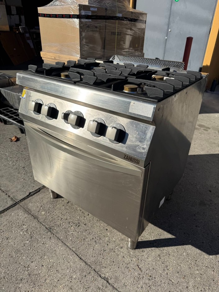 <p>Zanussi EVO700 4-Burner Gas Range on Gas Oven - 800mm</p>
