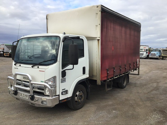 2014 ISUZU NPR 400 Medium   4x2 Curtainsider
