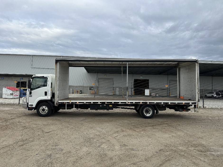 2015 Isuzu FRR 500 4x2 Curtainsider