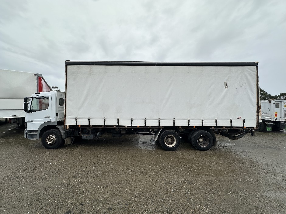 2002 Mercedes-benz ATEGO 6x2 Curtainsider